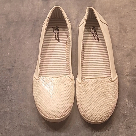 0471. EUC ~ Arizona Jean Co ~ Beautifully Sequined White Flats ~ Size 7 ~ Snazzy - Picture 1 of 8